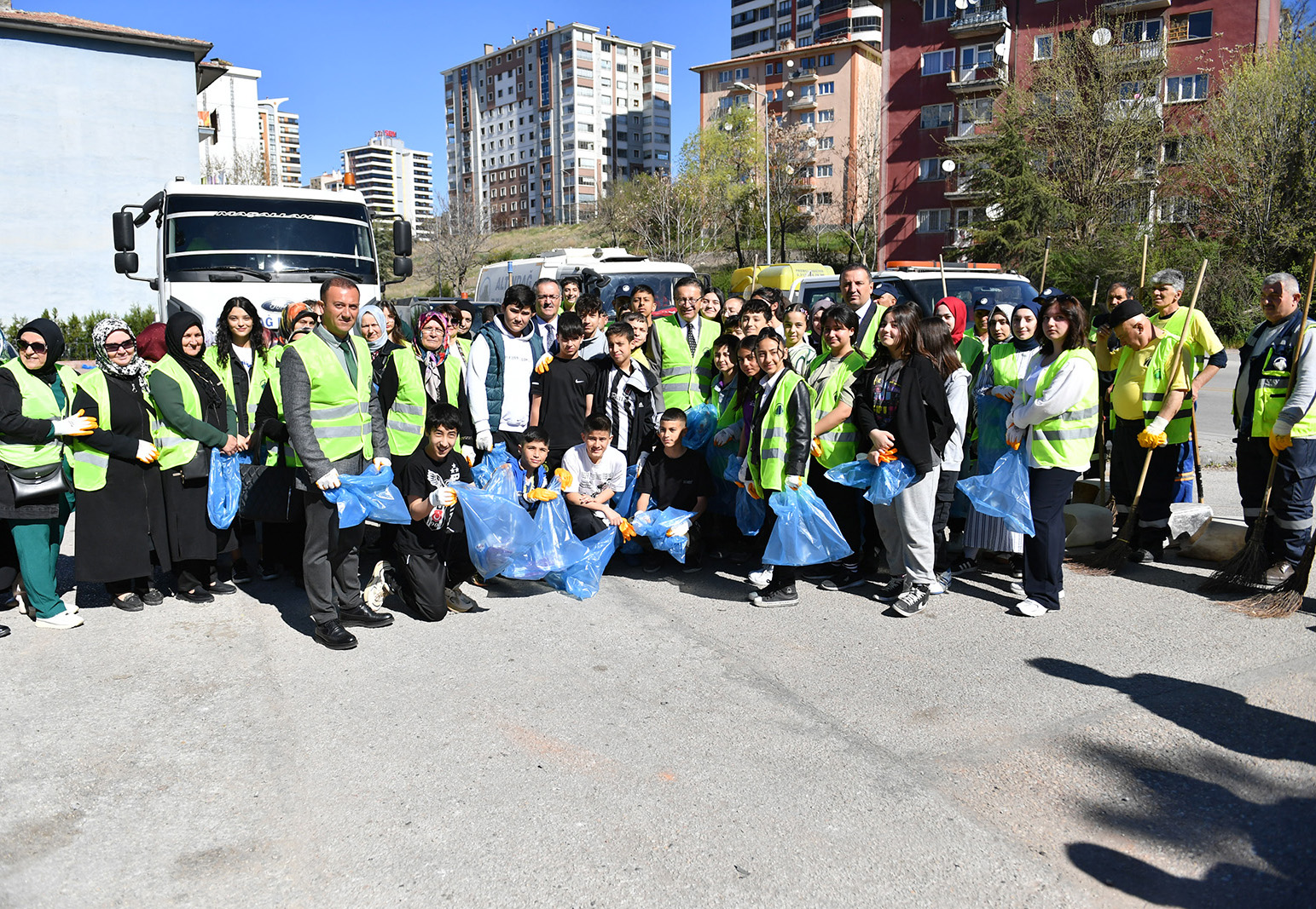 Altındağ Belediye Başkanı Veysel Tiryaki'nin ilk icraatı temizlik seferberliği başlattı