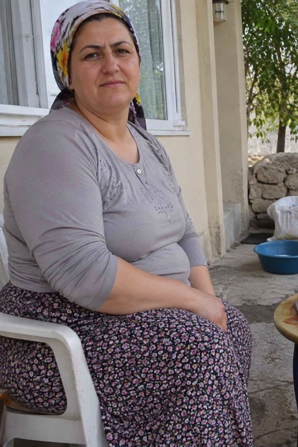 45 YAŞINDA DUL KALDIM, BENDEN YAŞÇA KÜÇÜK KÖYÜN ERKEĞİYLE… İLK