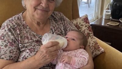 Annem, yeni doğan kızıma bakmamda yardımcı olmak için bir süre
