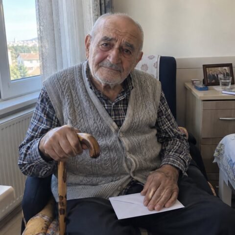 “Vasiyetin son sayfasını tekrar oku. Hilmi’nin sana bıraktığı şey ev