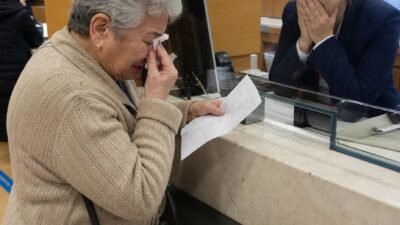 &nbsp; “Ekranda yazan ismi gördüğüm anda elimdeki zarf yere düştü.