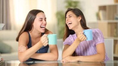 65 yaşındaki Nuriye Hanım, kendisinden 20 yaş küçük bir adamla