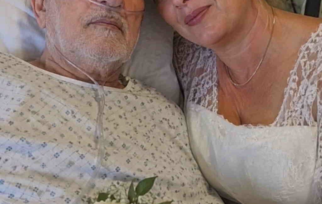 Kutunun içinden eski, kahverengi bir zarf çıktı. Üzerinde yalnızca benim