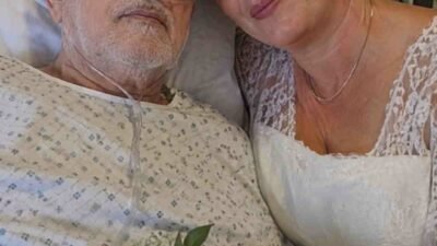 Kutunun içinden eski, kahverengi bir zarf çıktı. Üzerinde yalnızca benim