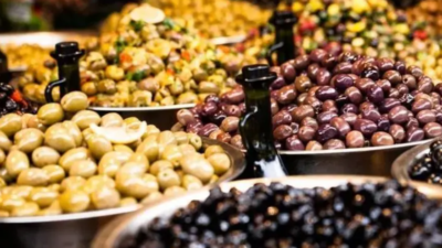 Kahvaltı sofralarının vazgeçilmezi, Akdeniz mutfağının kalbi zeytin; zengin yağ asitleri