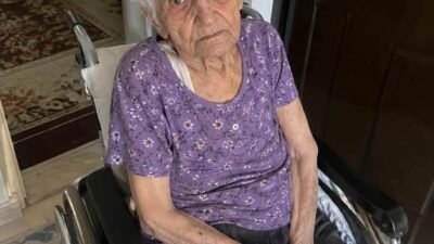 “Anne…” diye fısıldadı oğlum. “Sen… bunu gerçekten yaptın mı?” Gözlerimi